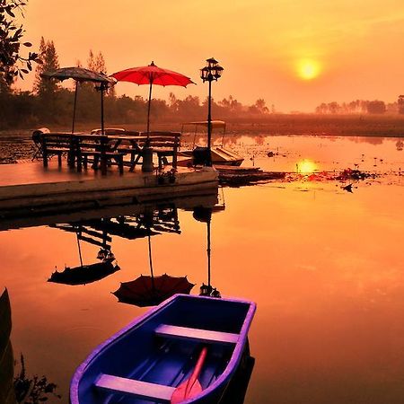 Golden Lake View Boutique Resort Kanchanaburi Exterior foto