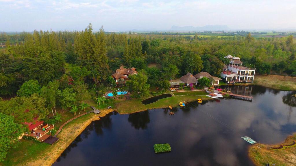 Golden Lake View Boutique Resort Kanchanaburi Exterior foto